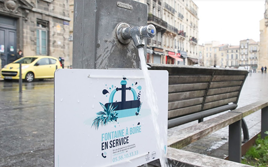© En plus des brumisateurs, la ville met à disposition des fontaines d'eaux potables pour se désaltérer - Mairie de Bordeaux