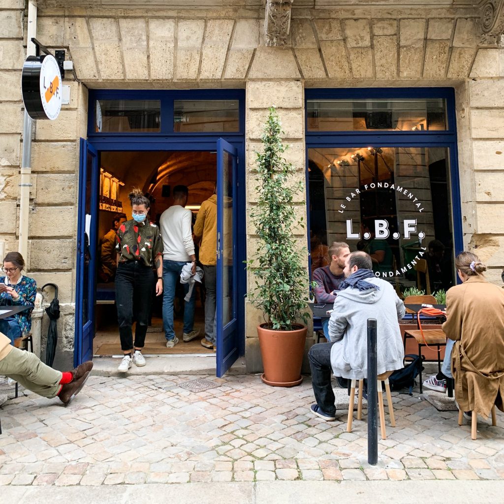 © En surfant sur l'actualité, le bar est toujours plus attractif - Le Bar Fondamental