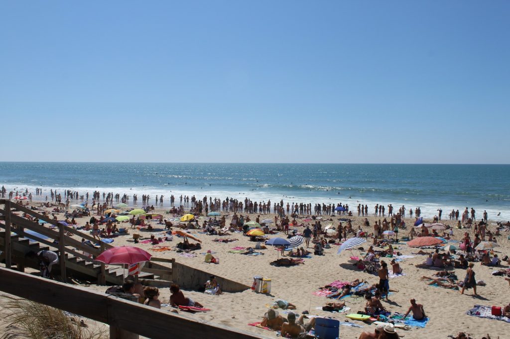© Les plages de Lacanau sont déjà fortement bondés - Gironde Tourisme