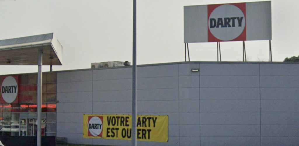 © Darty dans la ligne de mire de la CdC à cause de son enseigne en grande taille pleine sur son toit - Google Maps