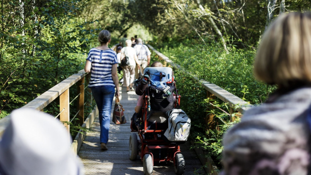 © Le département s'engage auprès des familles avec des enfants en bas âge mais aussi ceux qui sont en situation d'handicap pour permettre à tout le monde de profiter des chemins de randonnées - Gironde Tourisme