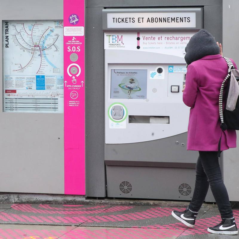 © TBM s'engage aussi en mettant à disposition des bornes d'appels d'urgence - Mairie de Bordeaux