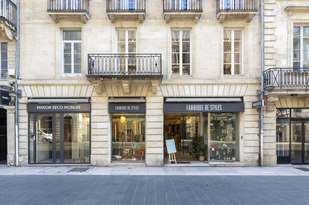 Situé à Bordeaux, cours de l'Intendance 