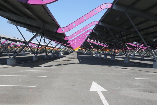 © Le Parc des Expositions dispose d'un parking très particulier grâce à ses ombrières... - Maire de Bordeaux