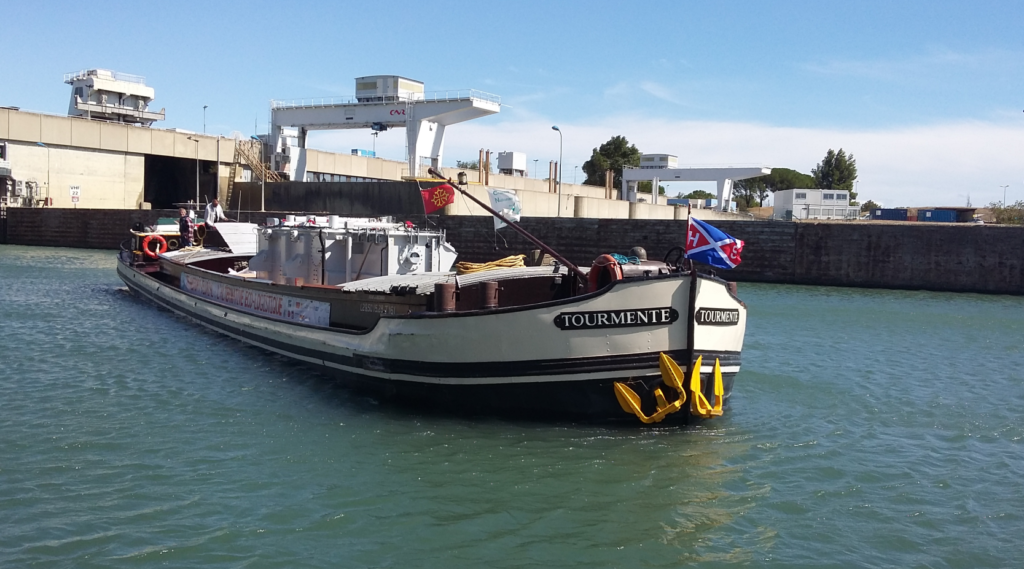 © "Le Tourmente" dernière péniche de transports agroalimentaire en France - Vivre le canal