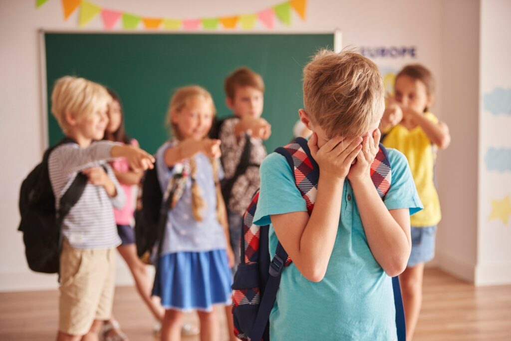 © Entre l'école primaire et le collège, les enfants ne se rendent pas forcément compte de l'impact qu'il peuvent avoir - Freepicks