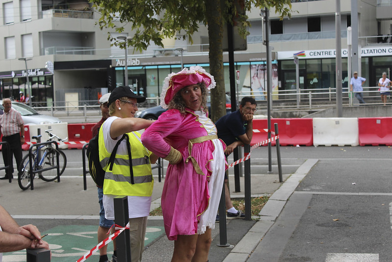 © En plus des voitures, les compétiteurs s'habillent avec humour - Ville de Cenon