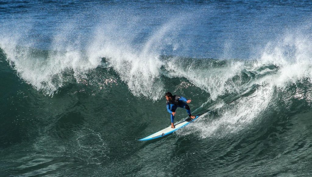 © Pour le moment seul une poignée de surfeurs sont autorisés à surfer du côté de la Teste-de-Buch - Pixabay
