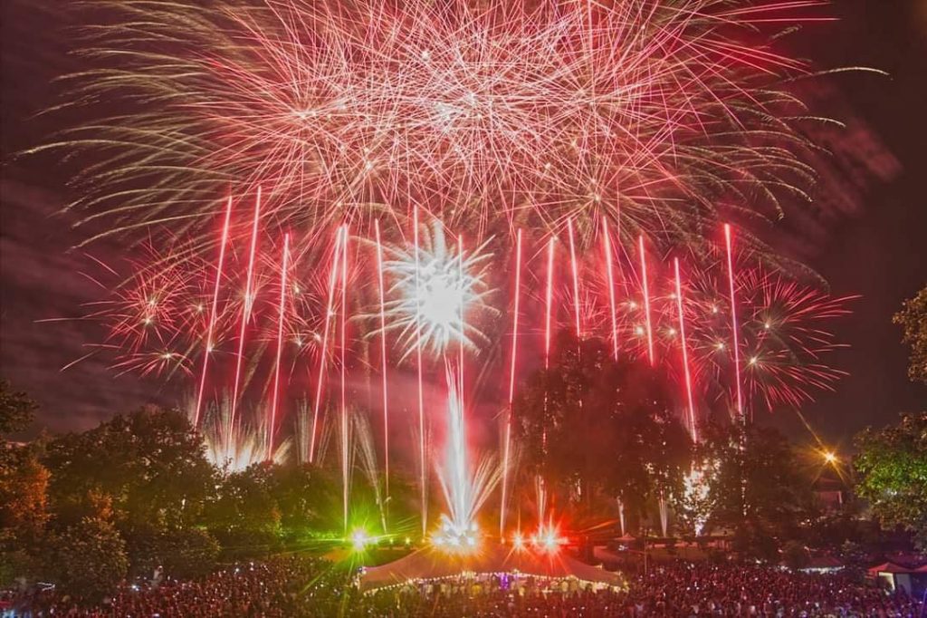 © Hormis celui de 14 juillet, le feu d'artifice de Talence avait fait grand bruit en mai dernier - Acer Sensoi