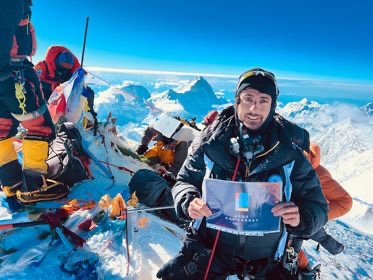 © Il a profité de cette occasion unique sur l'Everest pour rendre hommage au Lège-Cap-Ferret, sa ville depuis 2015