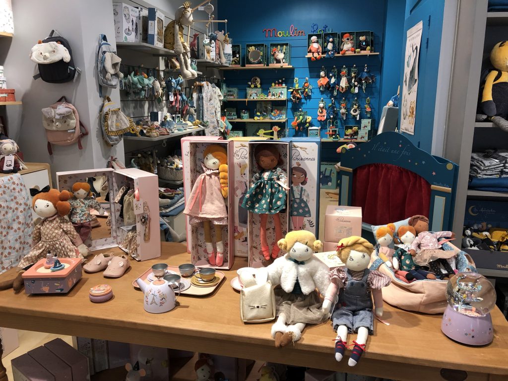 © Des doudous et jouets en tout genre sont produits chaque année dans leurs ateliers - Moulin Roty