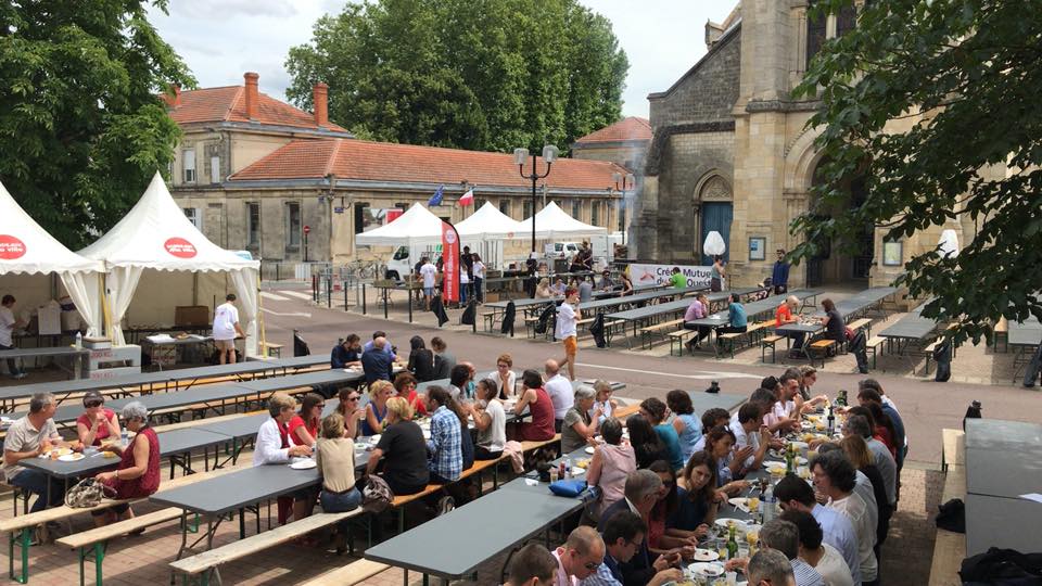 © Avec son ambiance conviviale la fête de l'huître est un incontournable pour Bordeaux - Association des commerçants de Saint-Augustin