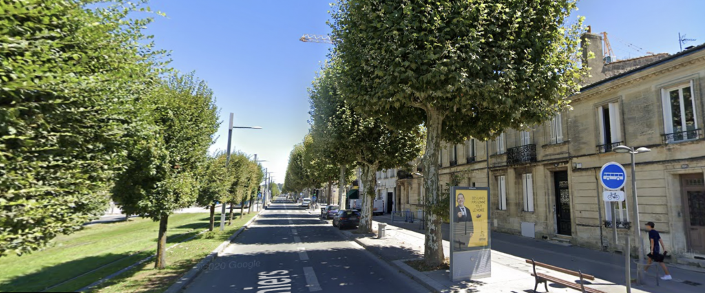 © Les publicités aux abords de lieux sensibles sont beaucoup plus surveillées et peuvent même être interdites comme à Bordeaux du côté des écoles - Google Maps