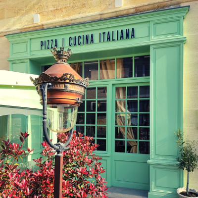 Ouvert en octobre 2019 en plein cœur de Libourne, Ripiano est l’adresse gourmande et chaleureuse par excellence pour déjeuner ou dîner dans cadre intimiste.