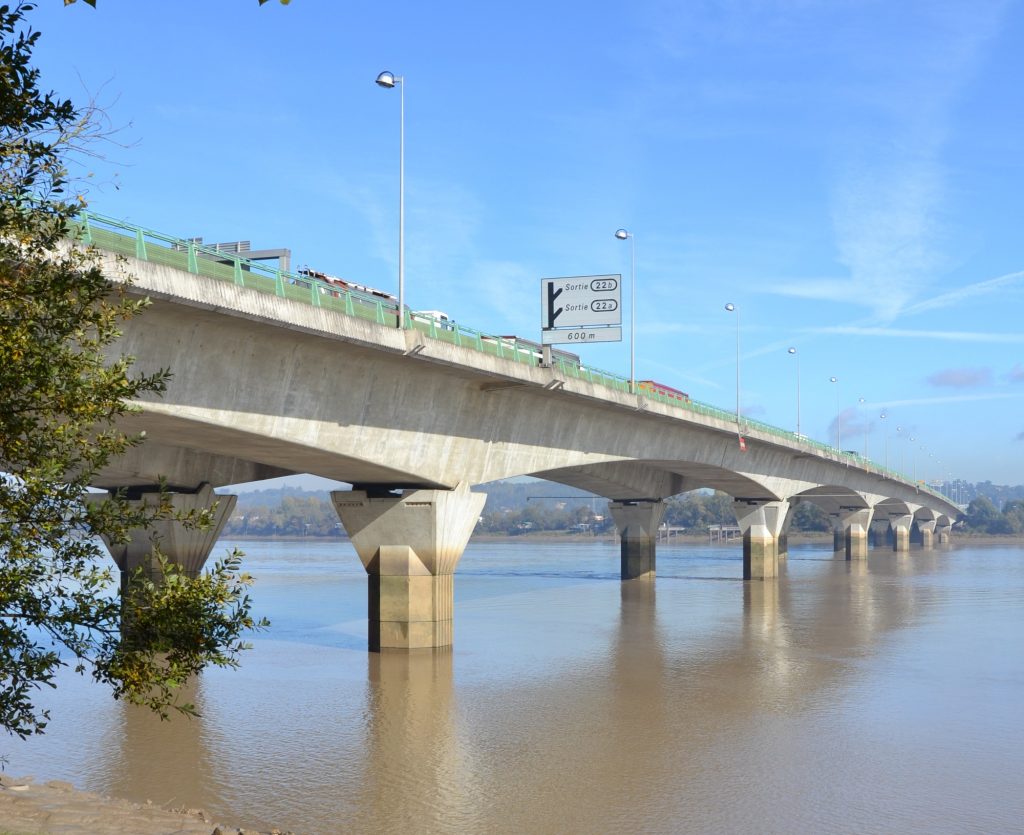 © Le nouveau projet sur le pont François-Mitterrand coutera dans les environs de 7,1 millions d'euros - Wikipédia