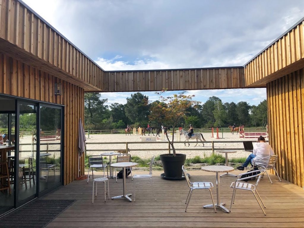 Haras de l’Artolie : un havre de paix pour les cavaliers à proximité de Bordeaux 