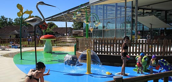 © Certaines piscines disposent d'un espace ludique pour les enfants - Mairie de Bordeaux