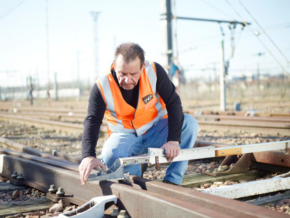 © La canicule entraine la déformation des rails ce qui peut amener dans le pire des cas à un déraillement - SNCF trains Nouvelle-Aquitaine