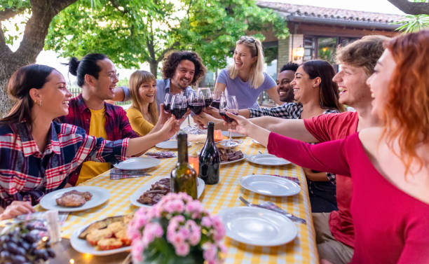 Fête Sur Outils Pour Rôtir De La Viande à L'extérieur Pique-nique  Ustensiles De Cuisine Week-end De Fête En Plein Air Sortie De Week-end En  Famille Pique-nique D'été Concept Culinaire Chef Cuisinant Barbecue