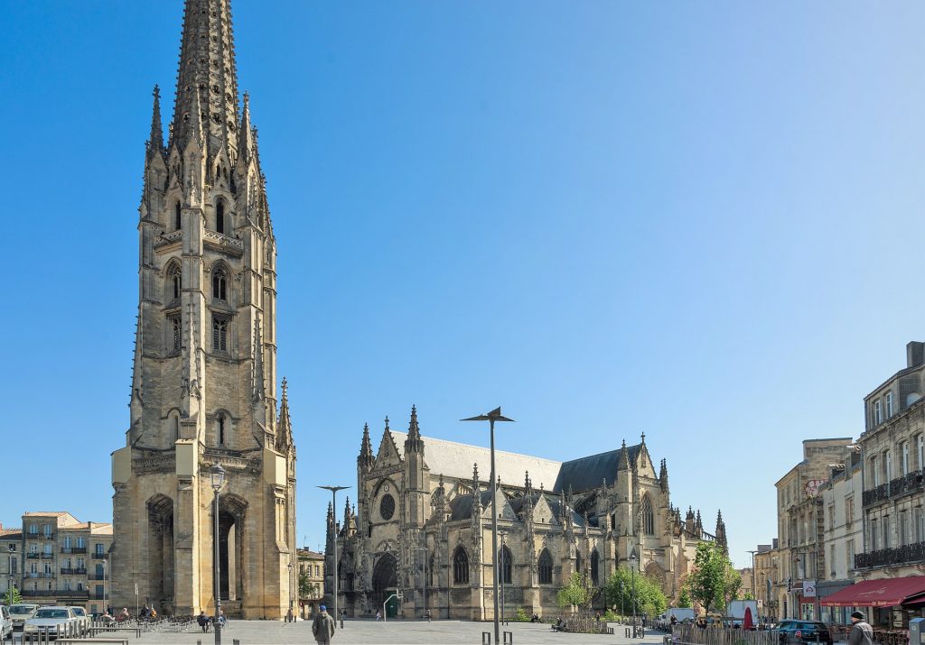 © La flèche de Saint-Michel offre une vision panoramique de Bordeaux - Wikipédia