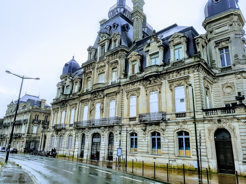 Le château Descas est une institution sur Bordeaux grâce à ses nombreuses vies - Google Maps