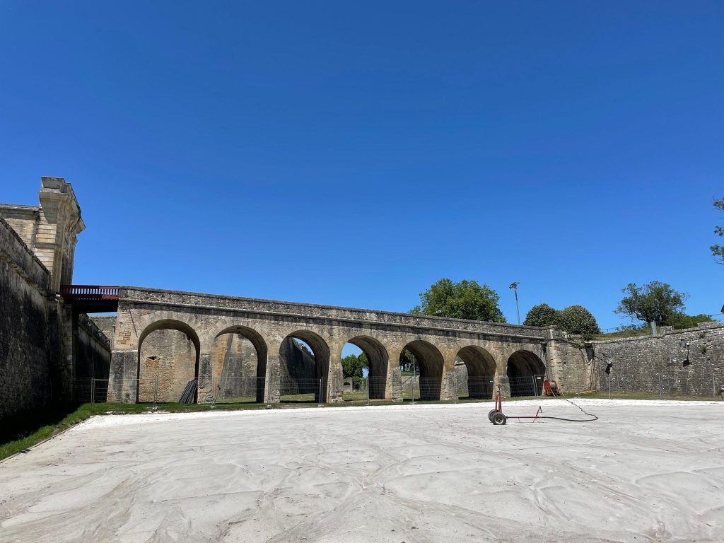 © Le sable pour les pistes étaient déjà en place au moment de l'annonce - © Pour la troisième fois l'édition est annulée - Jumping de Blaye