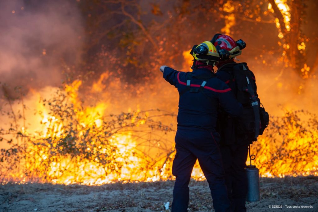 © Selon les pompiers sur place le cap des 20 000 Ha a été dépassé cet après-midi avec le cumule des incendies en Gironde – SDIS33/Facebook