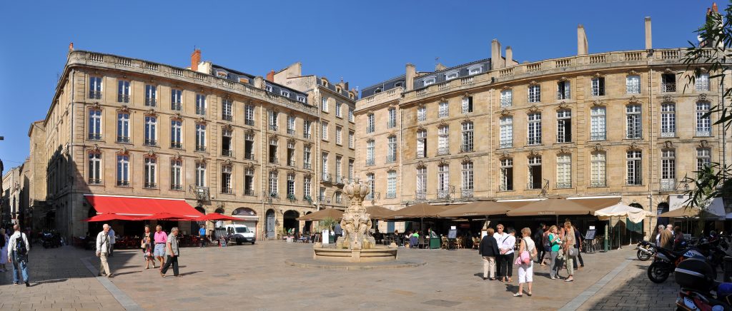 © La place du Parlement est un lieu chargé d'histoire qui montre l'évolution de la ville - Wikipédia