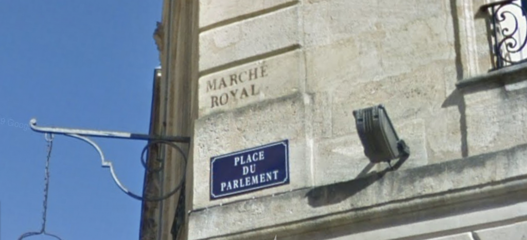 © Il est toujours possible de voir les anciens noms de la place du Parlement - Google Maps