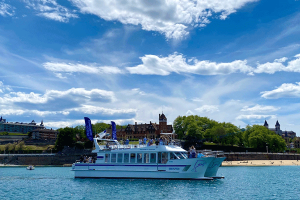 © Le catamaran est l'une des activités originales les plus prisées du Pays basque - CIUDAD SAN SEBASTIAN 