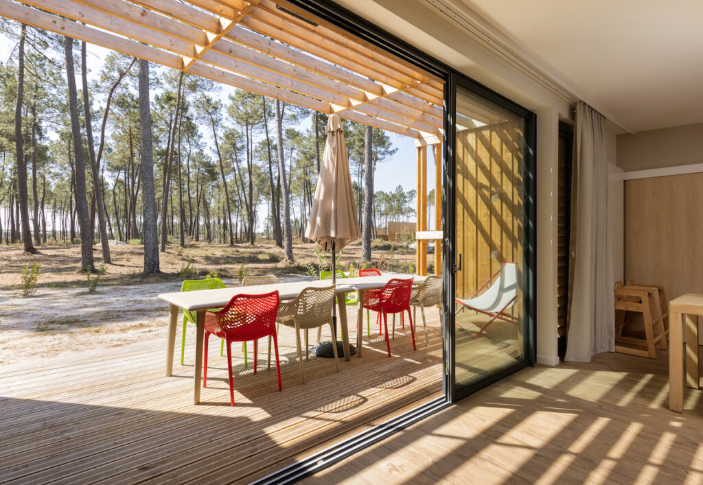 Niché à tout juste 1h30 de Bordeaux, se cache un nouveau domaine où il fait bon de s’évader. Bienvenue chez Center Parcs Les Landes de Gascogne !