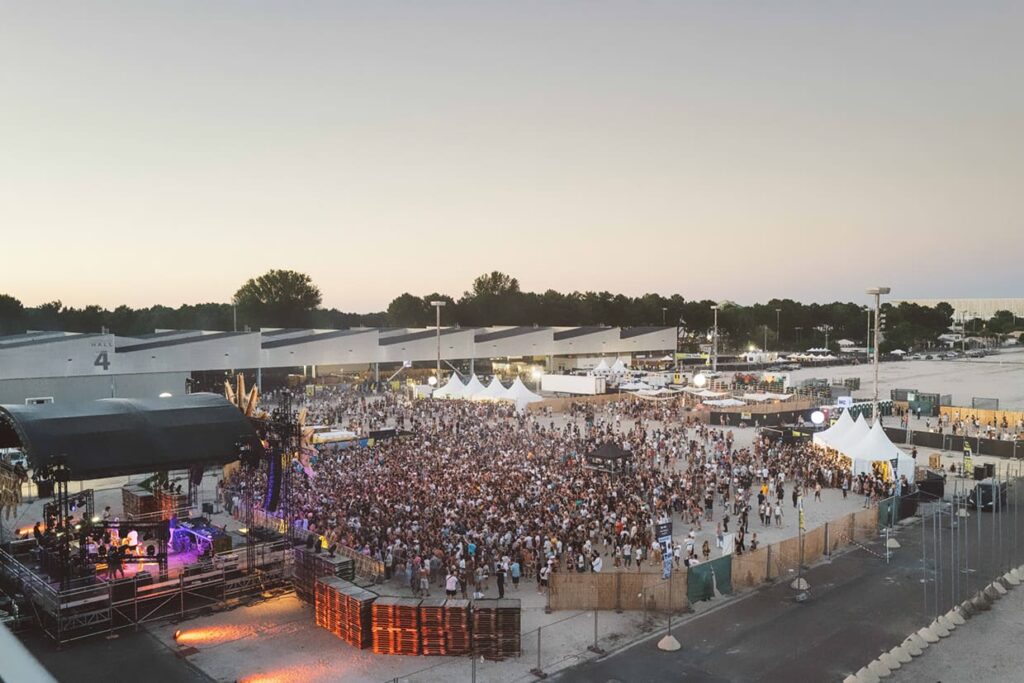  Après avoir rassemblé près de 15 000 festivaliers lors de la dernière édition, l’évènement musical revient avec une programmation folle. ©Initial Festival