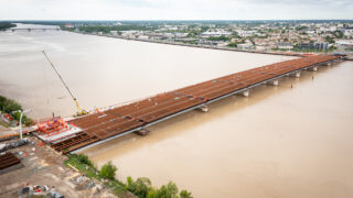 Pont Simone Veil de Bordeaux : un lien élégant sur la Garonne