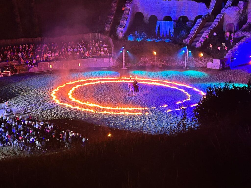 un-spectacle-questre-son-et-lumi-re-deux-pas-de-bordeaux