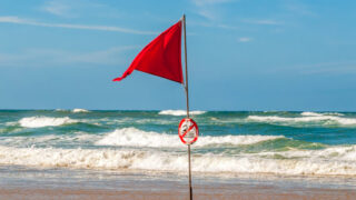 La houle cyclonique menace les plages de Gironde, un appel à la vigilance est lancé