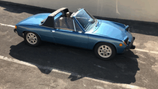 Des voitures rares passent aux enchères près de Bordeaux