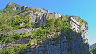 Nouvelle Aquitaine : le Fort du Portalet, sentinelle vertigineuse de la vallée d’Aspe