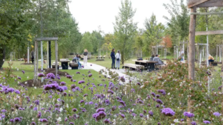 Bordeaux : un nouvel espace vert ouvre ses portes aux Bassins à Flot