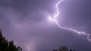 La foudre la plus puissante jamais enregistrée frappe une commune de Gironde