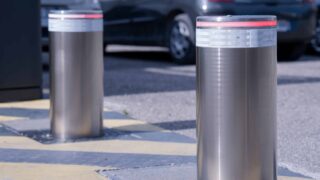 Bordeaux : une automobiliste percute une borne escamotable et réclame 4 500 €