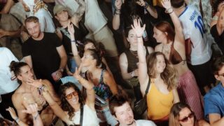 Un festival électro avec pool party et after dans un château débarque près de Bordeaux cet été