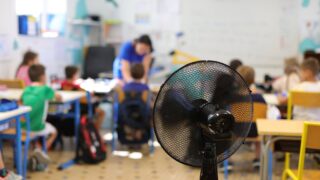 Canicule à Bordeaux : des parents achètent eux-mêmes des ventilateurs face à la chaleur dans les écoles