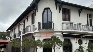 Arcachon : le bar emblématique L’Oubli au Moulleau ravagé par un spectaculaire incendie