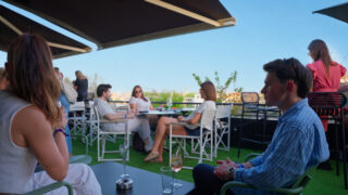 À Bordeaux, un speakeasy secret cache un rooftop à couper le souffle !