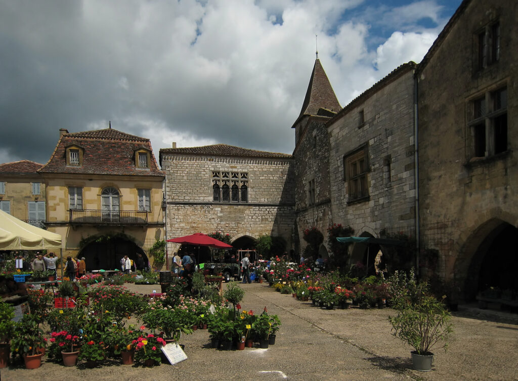 Ruelle régulière de Monpazier, bastide préservée du Périgord
