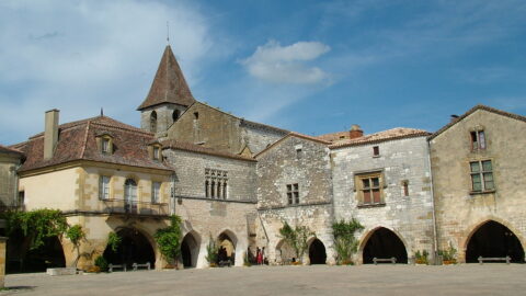 Détail architectural à Monpazier, village de caractère du Périgord