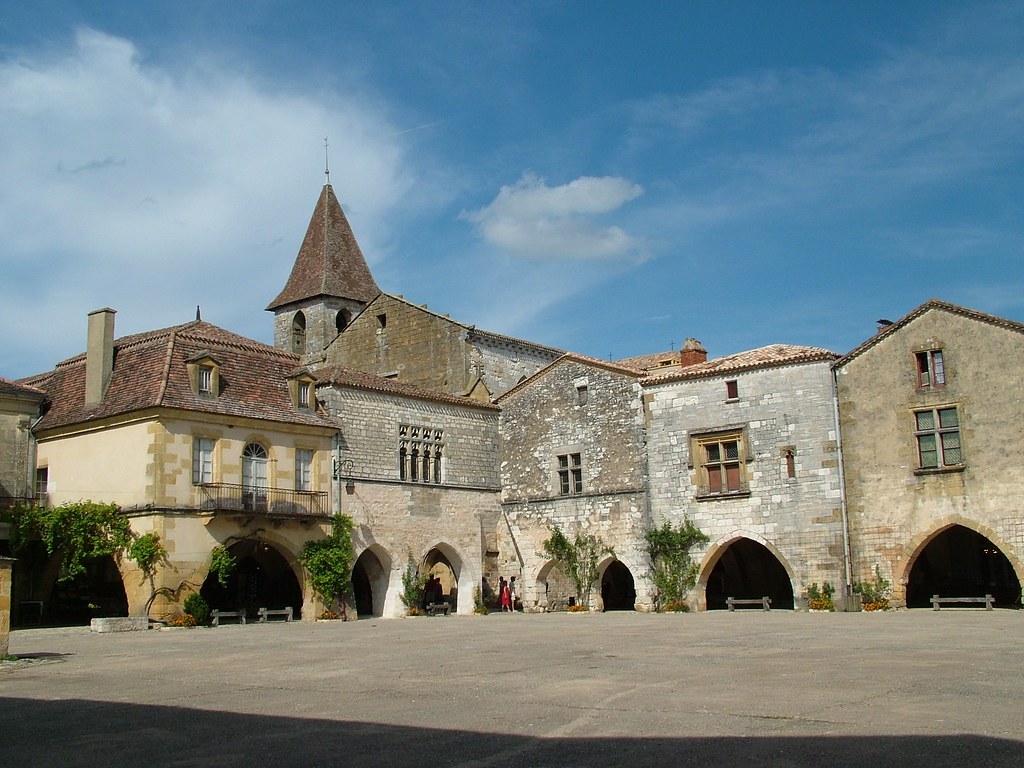 Détail architectural à Monpazier, village de caractère du Périgord