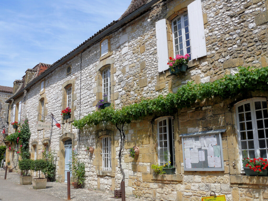 Arcades et maisons médiévales de Monpazier en Dordogne