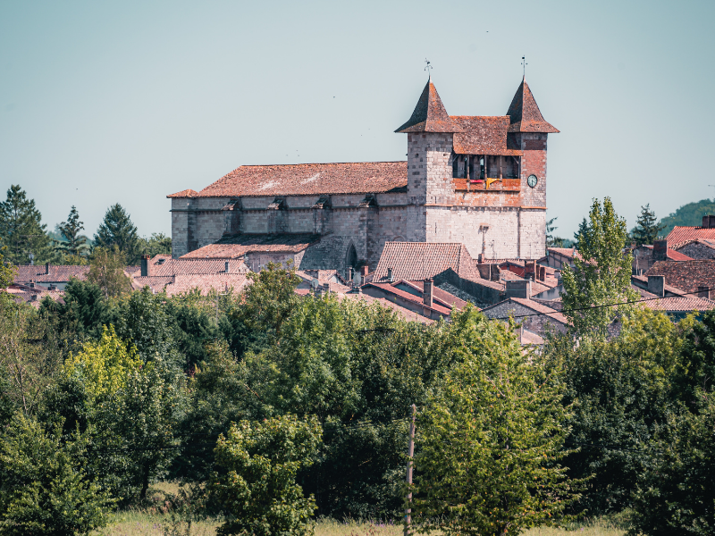 Halle et place de Villeréal, bastide vivante du Lot-et-Garonne