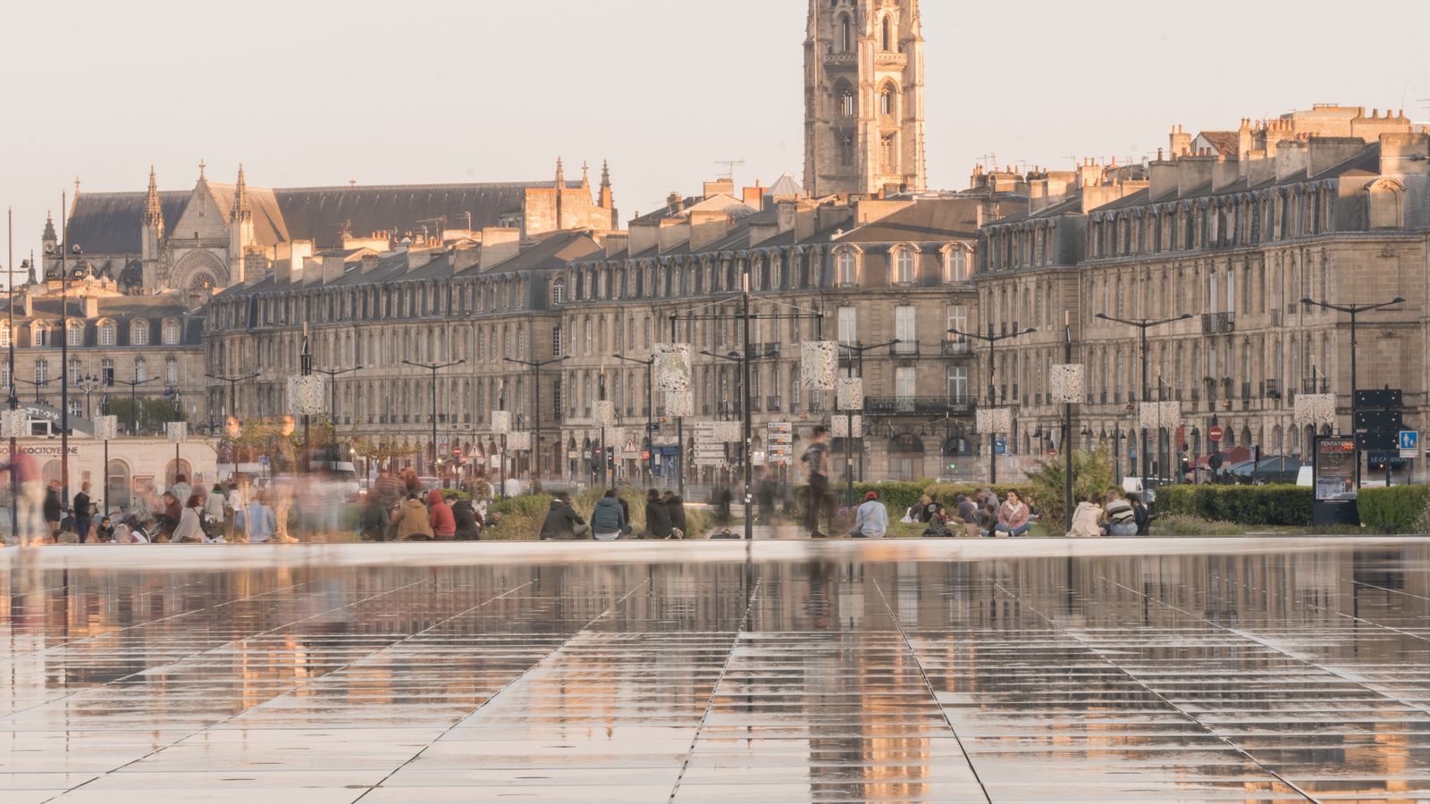 Vue urbaine de Bordeaux et de ses monuments